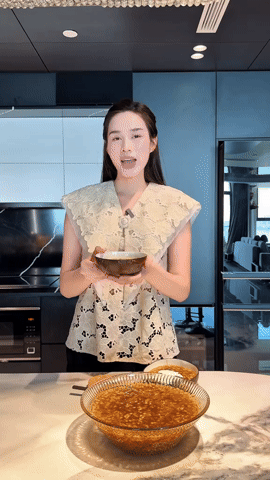 Bộ nồi của dâu hào môn Đỗ Hà gây sốt: Sang trọng vừa đủ, tinh tế đúng kiểu phụ nữ biết sống- Ảnh 2. Bộ nồi của dâu hào môn Đỗ Hà gây sốt: Sang trọng vừa đủ, tinh tế đúng kiểu phụ nữ biết sống- Ảnh 2.