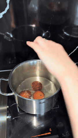 Bộ nồi của dâu hào môn Đỗ Hà gây sốt: Sang trọng vừa đủ, tinh tế đúng kiểu phụ nữ biết sống- Ảnh 1. Bộ nồi của dâu hào môn Đỗ Hà gây sốt: Sang trọng vừa đủ, tinh tế đúng kiểu phụ nữ biết sống- Ảnh 1.