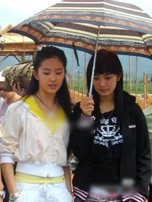 Mỹ nhân bị đánh vì dám đứng chắn ống kính của Lưu Diệc Phi- Ảnh 4. Mỹ nhân bị đánh vì dám đứng chắn ống kính của Lưu Diệc Phi- Ảnh 4.