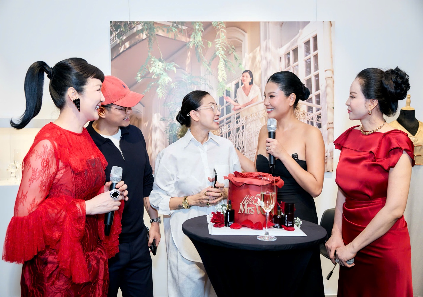 Vũ Cẩm Nhung & Tenamyd Cosmetic - Ba thập kỷ một hành trình khát vọng- Ảnh 5. Vũ Cẩm Nhung & Tenamyd Cosmetic - Ba thập kỷ một hành trình khát vọng- Ảnh 5.