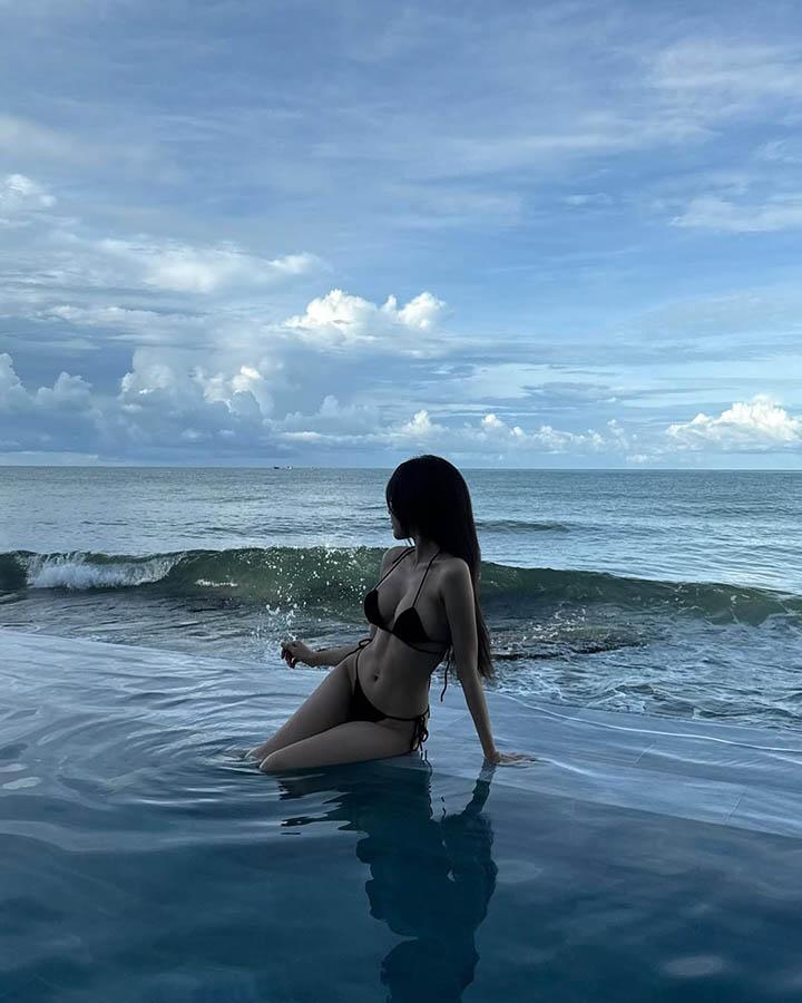 Cô nàng khiến fan “nóng mắt” với từng khung hình- Ảnh 7. Cô nàng khiến fan “nóng mắt” với từng khung hình- Ảnh 7.