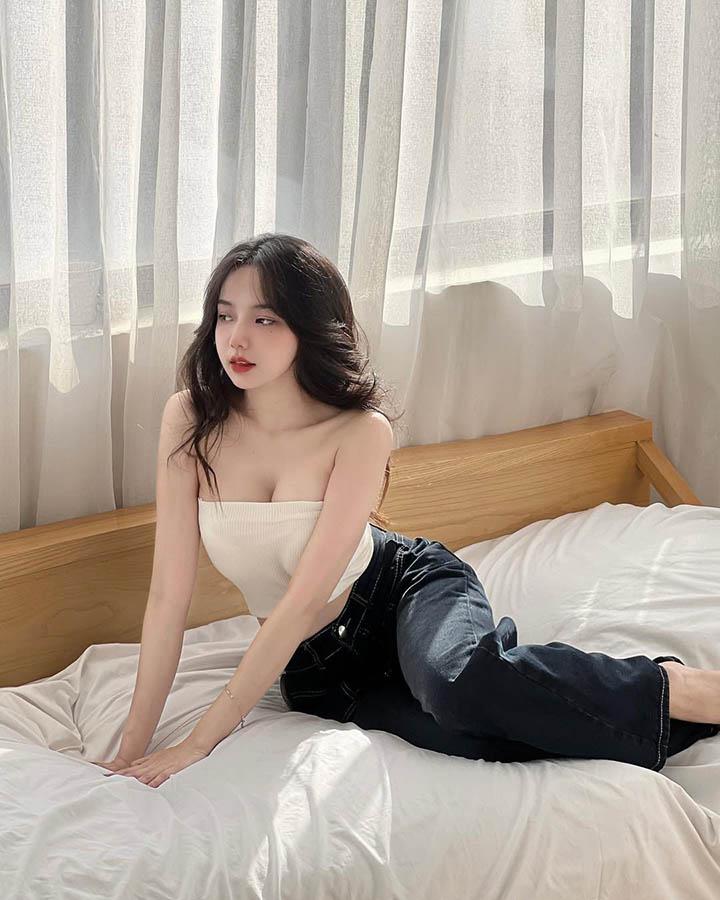 Cô nàng khiến fan “nóng mắt” với từng khung hình- Ảnh 10. Cô nàng khiến fan “nóng mắt” với từng khung hình- Ảnh 10.