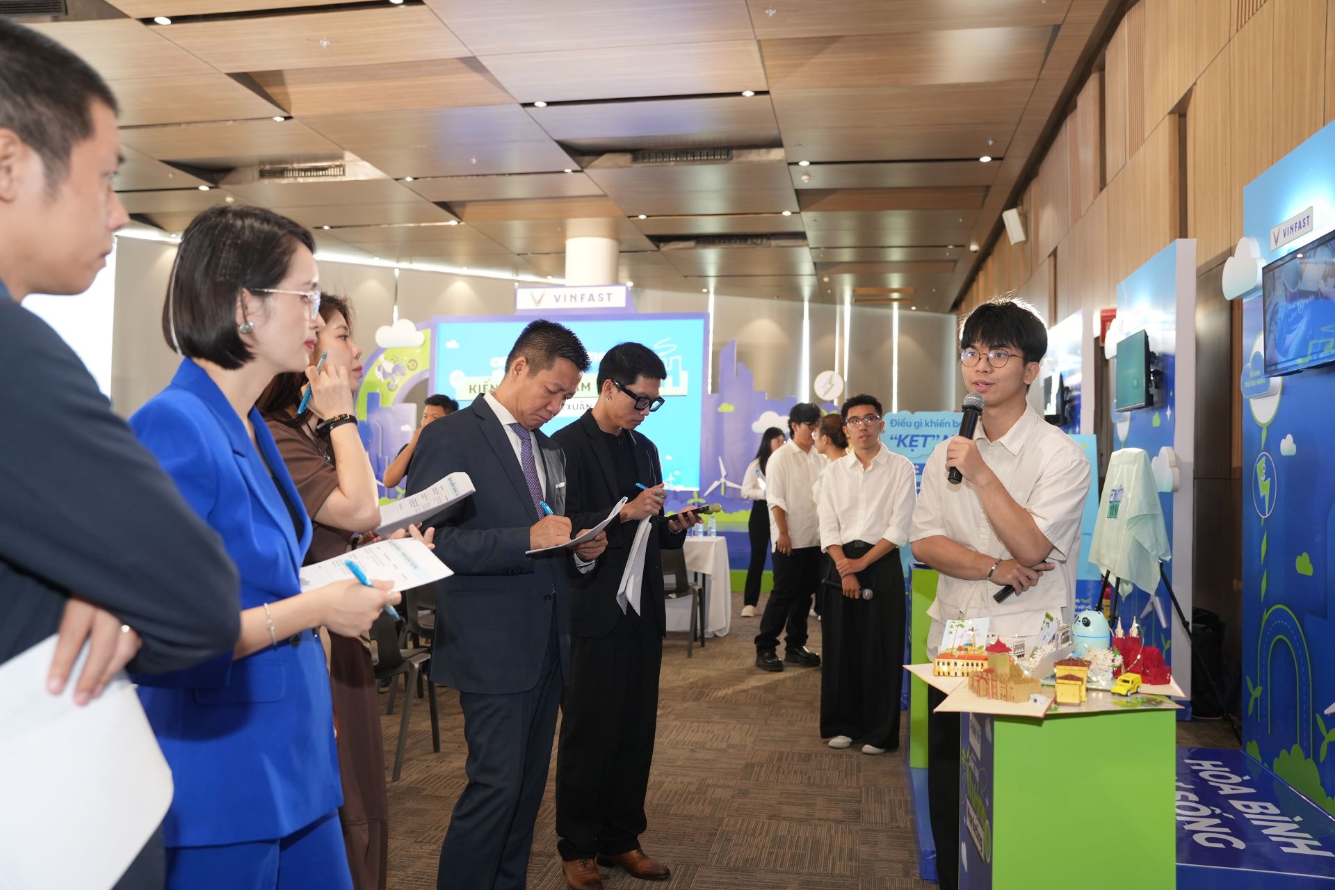 Đã tìm ra chủ nhân thắng giải cao nhất cuộc thi "Kiến tạo Việt Nam Xanh"- Ảnh 6. Đã tìm ra chủ nhân thắng giải cao nhất cuộc thi "Kiến tạo Việt Nam Xanh"- Ảnh 6.