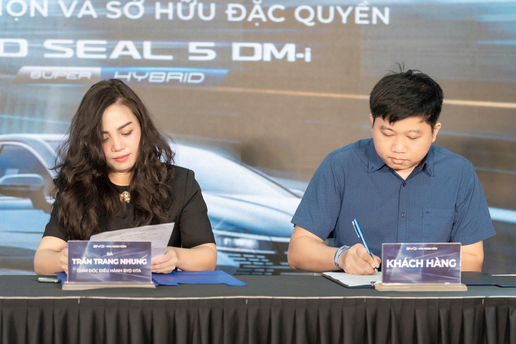 BYD HTA Hoàn Kiếm khai trương – BYD Seal 5 DM-i ra mắt, mở kỷ nguyên mới- Ảnh 2. BYD HTA Hoàn Kiếm khai trương – BYD Seal 5 DM-i ra mắt, mở kỷ nguyên mới- Ảnh 2.