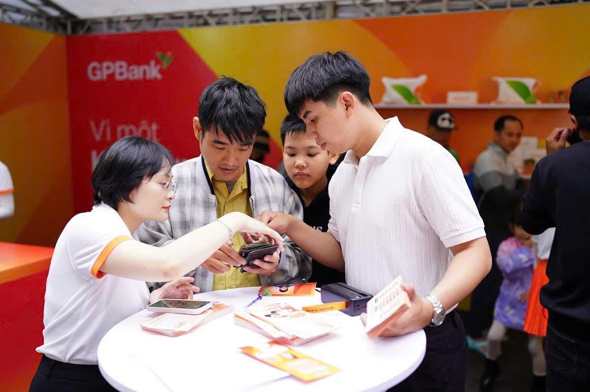 GPBank tại VPIM 2025: Lan tỏa tinh thần sống khỏe - sống thịnh vượng- Ảnh 2. GPBank tại VPIM 2025: Lan tỏa tinh thần sống khỏe - sống thịnh vượng- Ảnh 2.