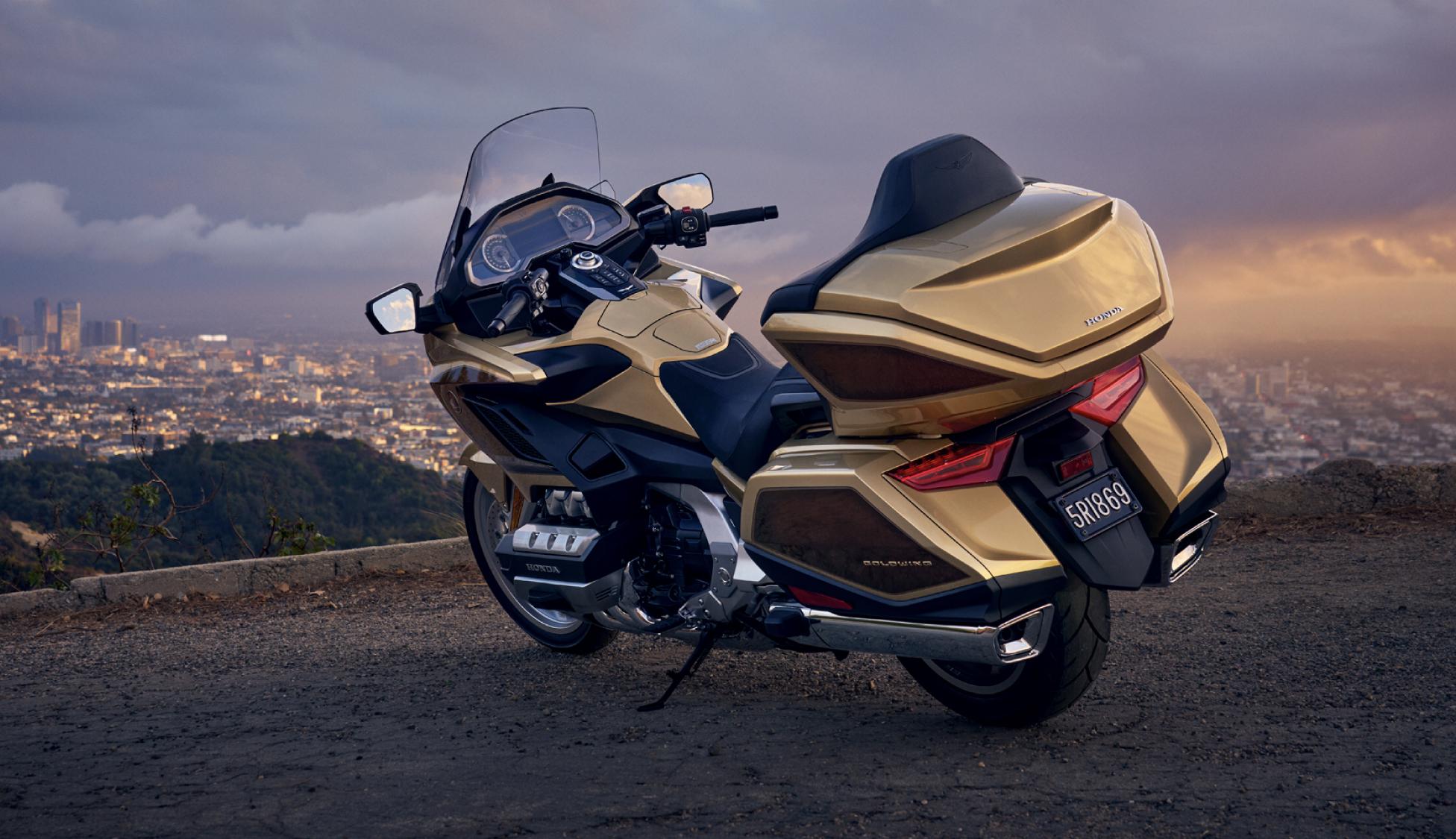 Xe Honda Thái gãy đôi sau tai nạn nhưng người lái chỉ bị thương nhẹ nhờ thứ rất lạ: CSGT cũng dùng xe này- Ảnh 8. Xe Honda Thái gãy đôi sau tai nạn nhưng người lái chỉ bị thương nhẹ nhờ thứ rất lạ: CSGT cũng dùng xe này- Ảnh 8.