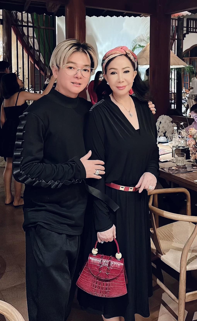 Vũ Hà và vợ hơn 8 tuổi: Luôn hôn nhau trước khi ra khỏi nhà, sống chung hơn 3 thập kỷ chưa có con- Ảnh 5. Vũ Hà và vợ hơn 8 tuổi: Luôn hôn nhau trước khi ra khỏi nhà, sống chung hơn 3 thập kỷ chưa có con- Ảnh 5.