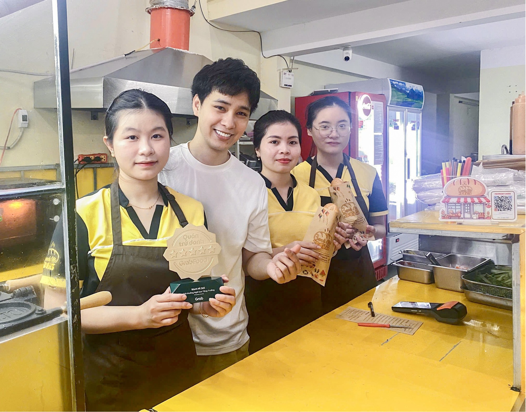 Quán bánh mì miền Trung “lên app” chinh phục du khách, doanh thu tăng 20 lần- Ảnh 3.