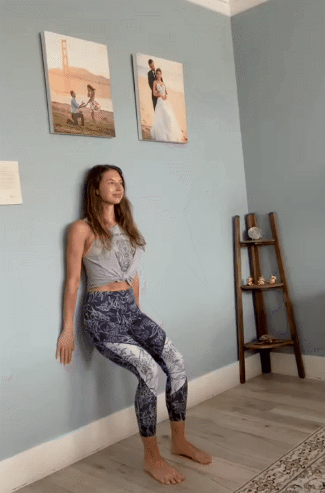 Tư thế Yoga khiến chân "run bần bật" nhưng giúp giảm mỡ bụng cực nhanh, kể cả với phụ nữ ngoài 35 tuổi- Ảnh 3. Tư thế Yoga khiến chân "run bần bật" nhưng giúp giảm mỡ bụng cực nhanh, kể cả với phụ nữ ngoài 35 tuổi- Ảnh 3.