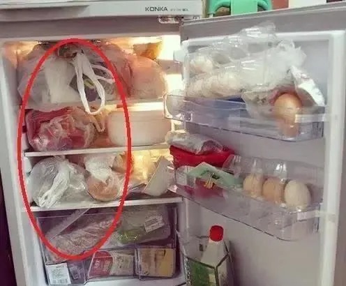 Túi nilon là "kẻ thù" của thức ăn trong tủ lạnh, tuyệt đối KHÔNG dùng chung- Ảnh 2. Túi nilon là "kẻ thù" của thức ăn trong tủ lạnh, tuyệt đối KHÔNG dùng chung- Ảnh 2.