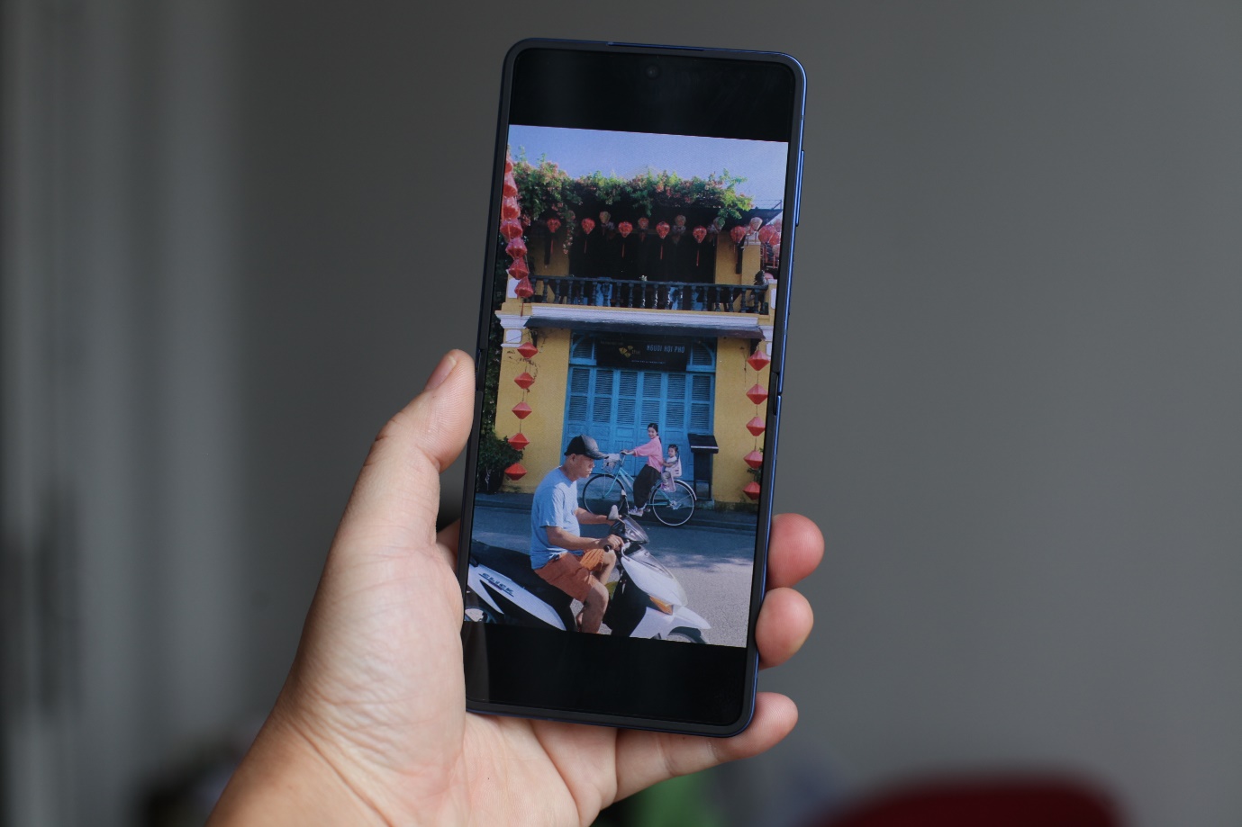 Trải nghiệm AI trên Samsung Galaxy Z Flip7: đáng giá và nhiều bất ngờ- Ảnh 1. Trải nghiệm AI trên Samsung Galaxy Z Flip7: đáng giá và nhiều bất ngờ- Ảnh 1.