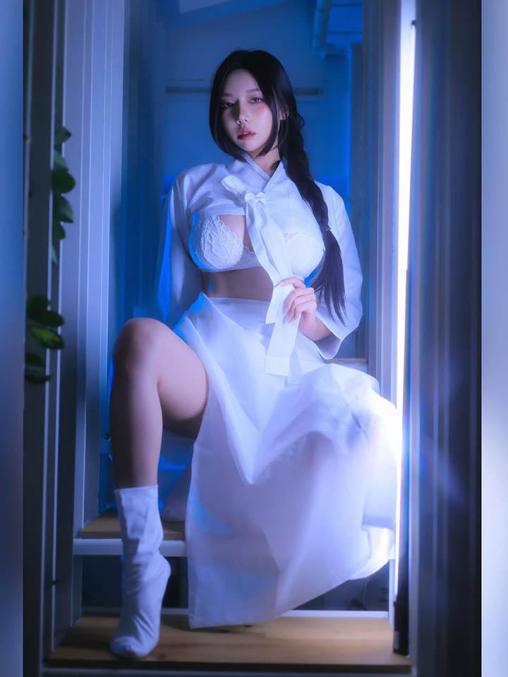 Coser hóa thân nhân dịp Halloween, cộng đồng mạng chỉ biết xao xuyến- Ảnh 1.