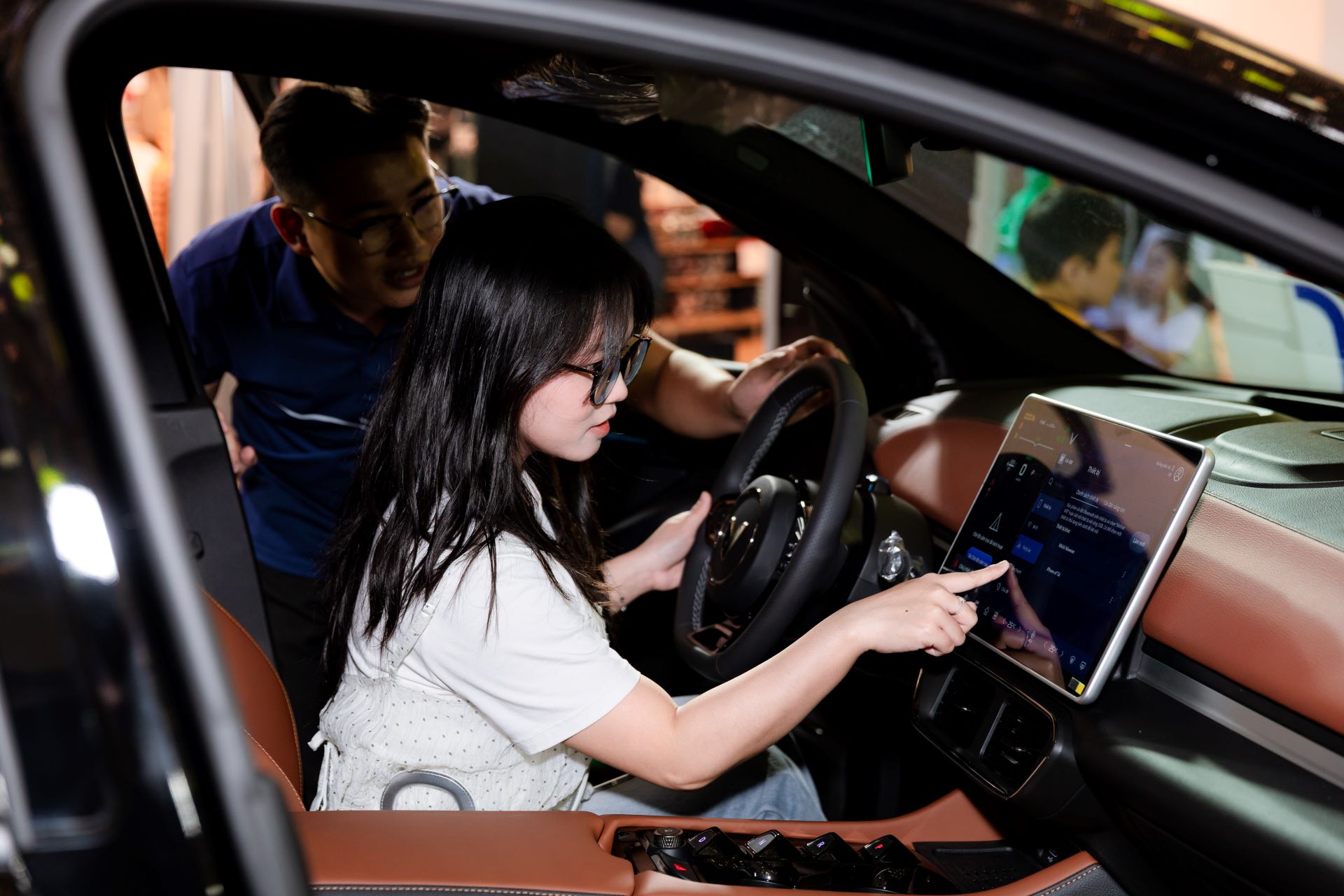 Bộ ba VinFast VF 7, VF 8, VF 9 hút khách tại ngày hội trải nghiệm xe điện- Ảnh 4. Bộ ba VinFast VF 7, VF 8, VF 9 hút khách tại ngày hội trải nghiệm xe điện- Ảnh 4.