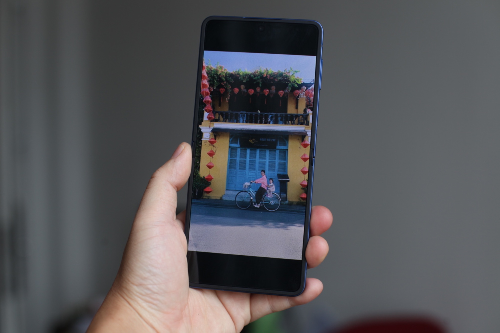 Trải nghiệm AI trên Samsung Galaxy Z Flip7: đáng giá và nhiều bất ngờ- Ảnh 3. Trải nghiệm AI trên Samsung Galaxy Z Flip7: đáng giá và nhiều bất ngờ- Ảnh 3.