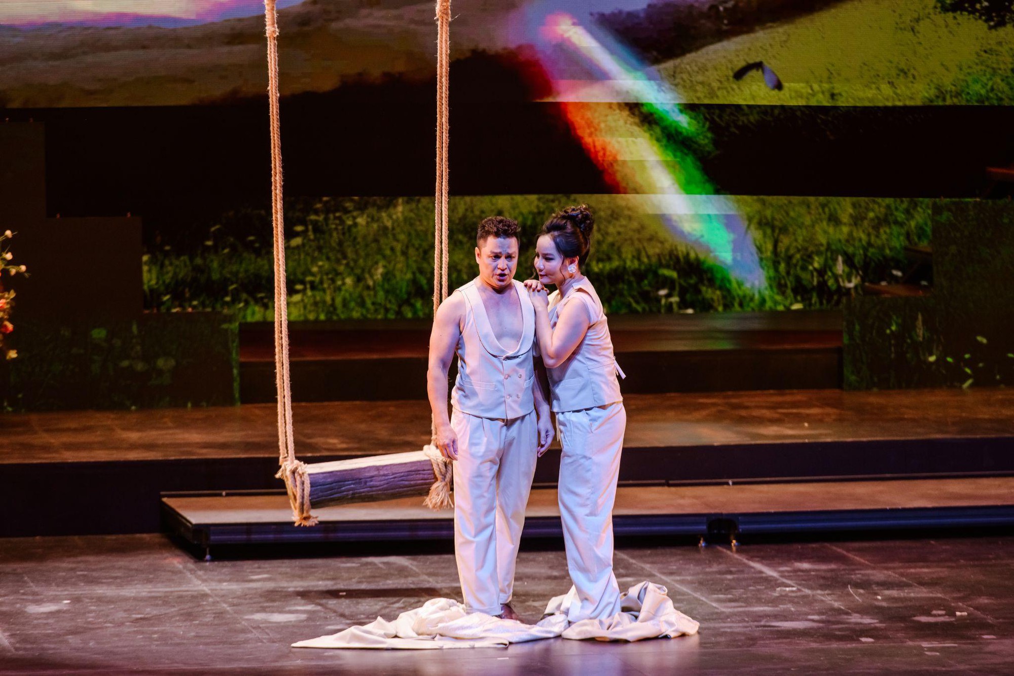 Khán giả Hà Nội đắm chìm trong bản tình ca bi tráng La Traviata- Ảnh 4. Khán giả Hà Nội đắm chìm trong bản tình ca bi tráng La Traviata- Ảnh 4.