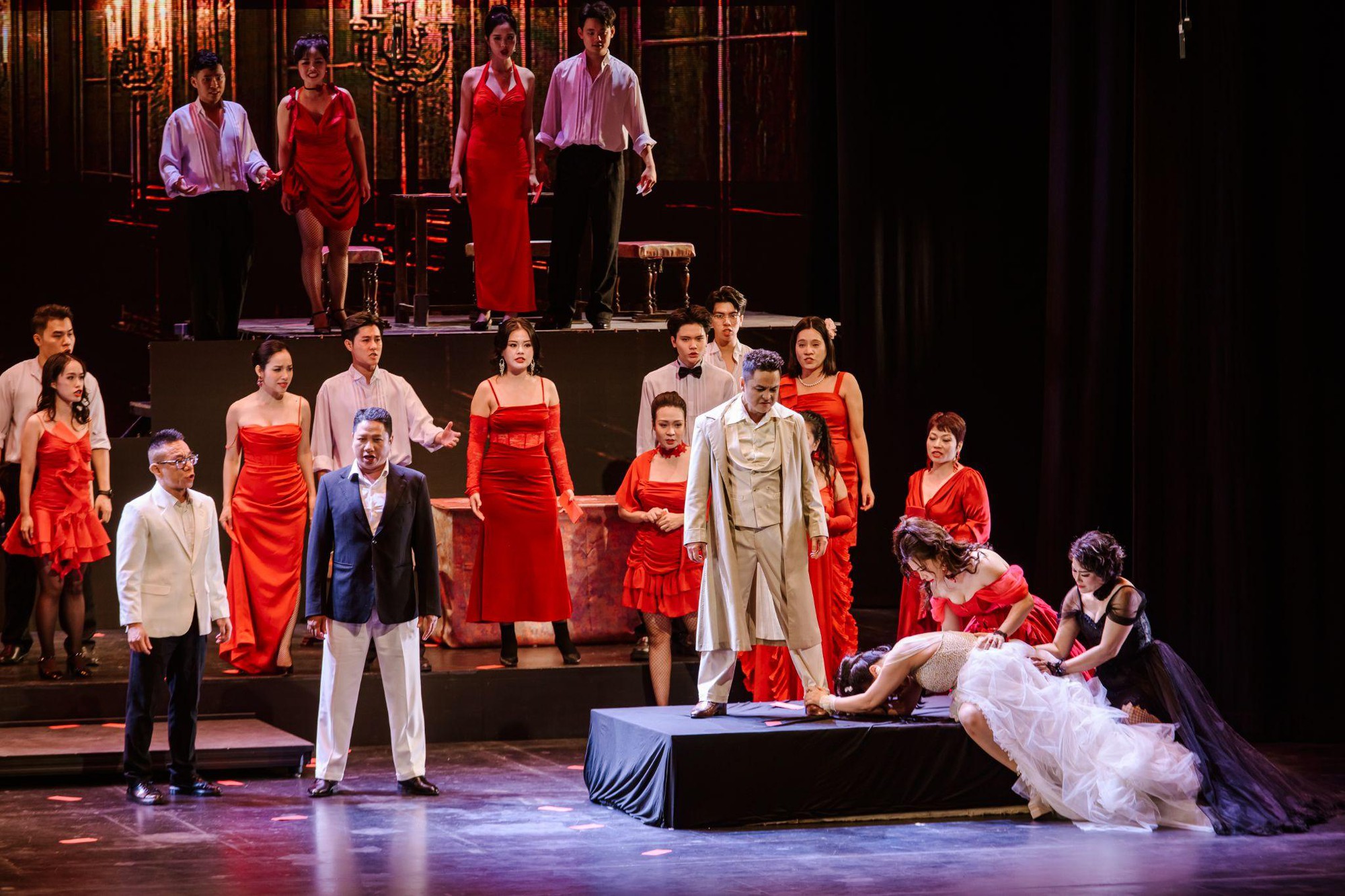 Khán giả Hà Nội đắm chìm trong bản tình ca bi tráng La Traviata- Ảnh 6. Khán giả Hà Nội đắm chìm trong bản tình ca bi tráng La Traviata- Ảnh 6.