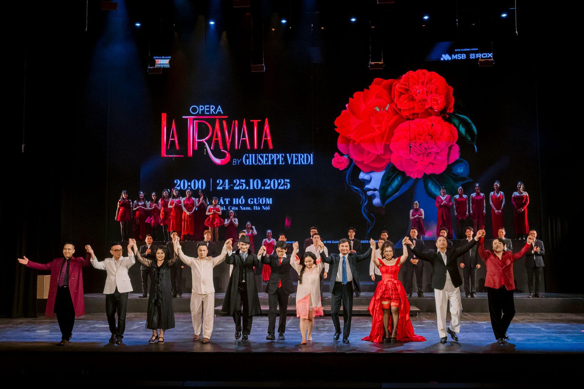 Khán giả Hà Nội đắm chìm trong bản tình ca bi tráng La Traviata- Ảnh 9. Khán giả Hà Nội đắm chìm trong bản tình ca bi tráng La Traviata- Ảnh 9.