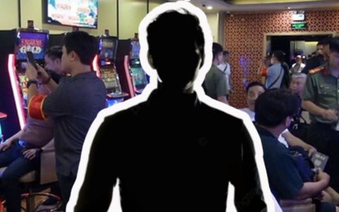 Nam ca sĩ đánh bạc 116 lần trong vụ khách sạn Pullman Hà Nội là ai, chi số tiền khủng cỡ nào?- Ảnh 1. Nam ca sĩ đánh bạc 116 lần trong vụ khách sạn Pullman Hà Nội là ai, chi số tiền khủng cỡ nào?- Ảnh 1.