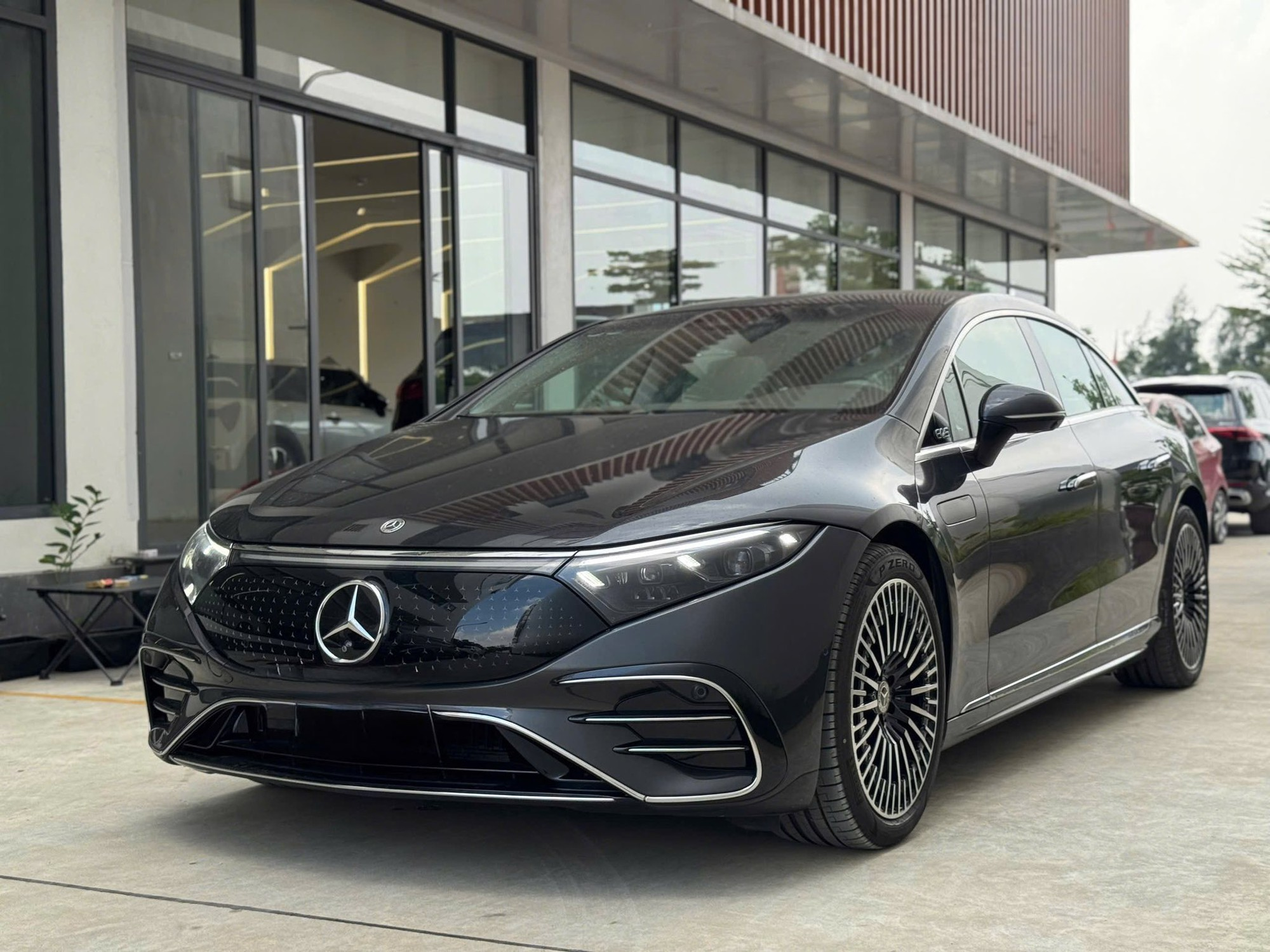 Ở Việt Nam có chiếc xe điện đi 1 km 'đánh rơi' 1,6 triệu đồng, đi 1.500 km mất 40% giá trị: Giá quá hời?- Ảnh 1. Ở Việt Nam có chiếc xe điện đi 1 km 'đánh rơi' 1,6 triệu đồng, đi 1.500 km mất 40% giá trị: Giá quá hời?- Ảnh 1.