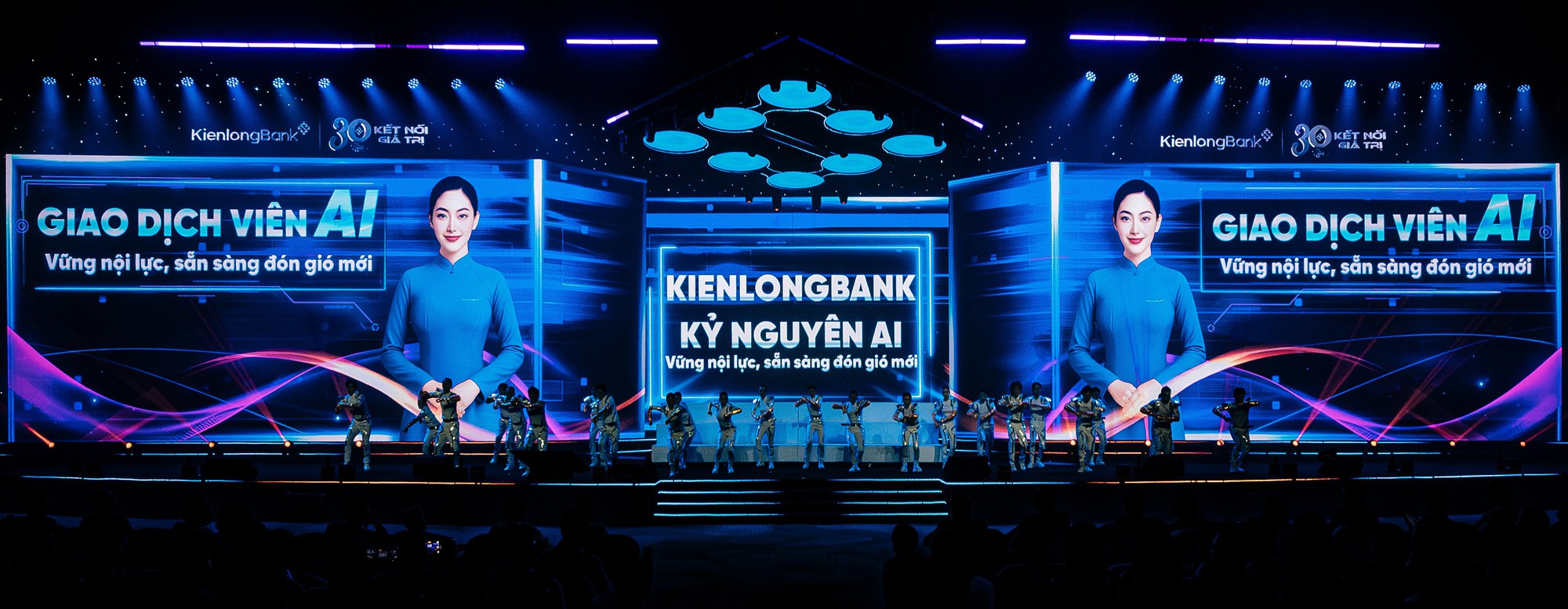“Concert công nghệ” của KienlongBank viết tiếp hành trình 30 năm “Kết nối giá trị”- Ảnh 3. “Concert công nghệ” của KienlongBank viết tiếp hành trình 30 năm “Kết nối giá trị”- Ảnh 3.