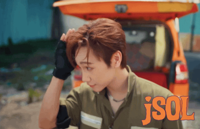 Nam ca sĩ “flop bằng thực lực”, nhạc chán - MV như “rã đông” thời 2000s?- Ảnh 1. Nam ca sĩ “flop bằng thực lực”, nhạc chán - MV như “rã đông” thời 2000s?- Ảnh 1.