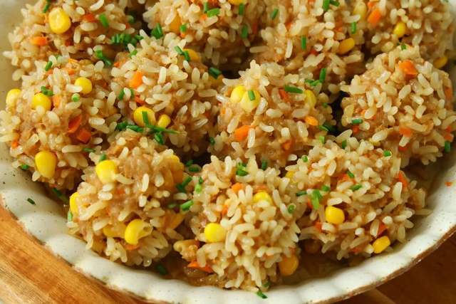 Trộn 4 nguyên liệu đơn giản rồi vo tròn và hấp: Ngon bất ngờ, thơm lừng dùng ăn sáng, trưa hay tối đều hợp- Ảnh 8. Trộn 4 nguyên liệu đơn giản rồi vo tròn và hấp: Ngon bất ngờ, thơm lừng dùng ăn sáng, trưa hay tối đều hợp- Ảnh 8.