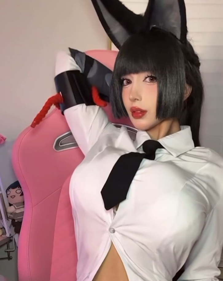 photo-1761706450402 photo-1761706450402