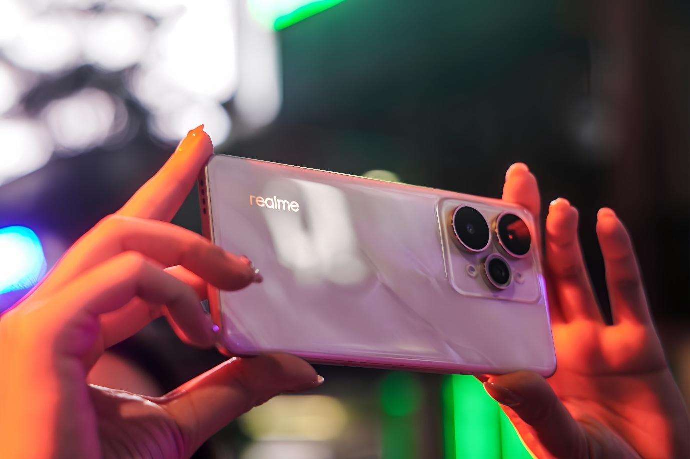 Bộ đôi siêu phẩm công nghệ hoàn hảo cho người trẻ: realme 15 series & realme Watch 5- Ảnh 1. Bộ đôi siêu phẩm công nghệ hoàn hảo cho người trẻ: realme 15 series & realme Watch 5- Ảnh 1.