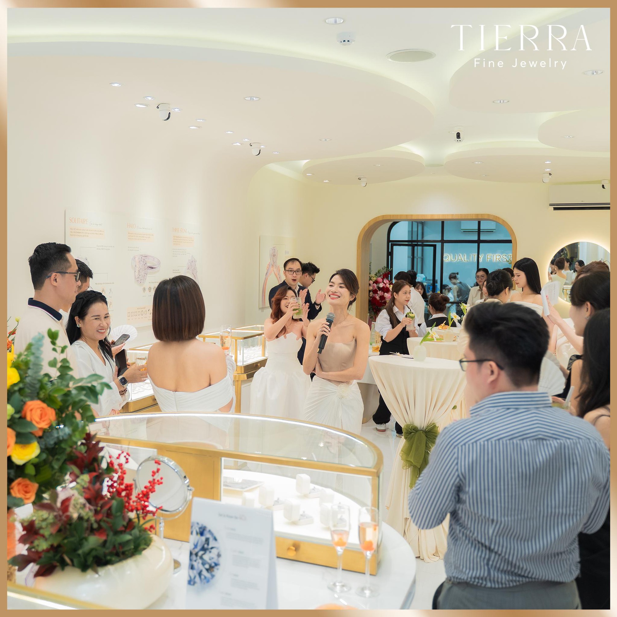 Tierra đón tiếp đông đảo cặp đôi đến chọn nhẫn cưới kim cương tại 40 Phố Huế- Ảnh 4.