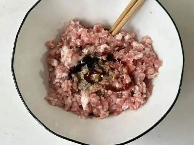 Trộn 4 nguyên liệu đơn giản rồi vo tròn và hấp: Ngon bất ngờ, thơm lừng dùng ăn sáng, trưa hay tối đều hợp- Ảnh 3. Trộn 4 nguyên liệu đơn giản rồi vo tròn và hấp: Ngon bất ngờ, thơm lừng dùng ăn sáng, trưa hay tối đều hợp- Ảnh 3.