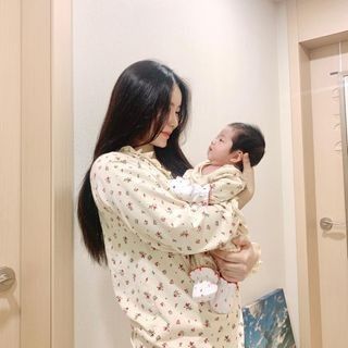 Cặp vợ chồng trẻ gửi thư xin lỗi vì tiếng khóc của em bé, nhận được hồi đáp ấm áp từ hàng xóm tầng trên- Ảnh 3.