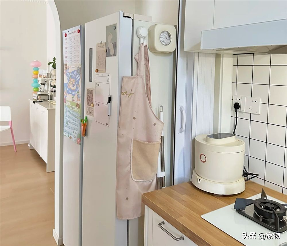 Căn bếp 3,5m² chữ U đang viral: Nhỏ xíu mà "ăn đứt" bếp lớn, sắp xếp đỉnh cao khiến dân mạng bùng nổ- Ảnh 1.