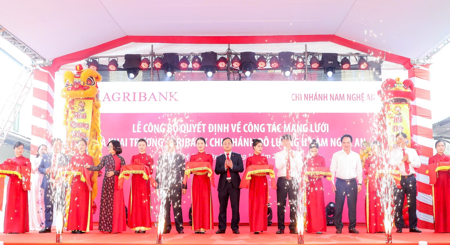 Agribank đẩy mạnh sắp xếp tổ chức mạng lưới theo hướng tăng cường phát triển "tam nông"- Ảnh 2.
