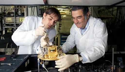 Giáo sư Nobel Serge Haroche chia sẻ công nghệ lượng tử tại VIIE 2025- Ảnh 2.