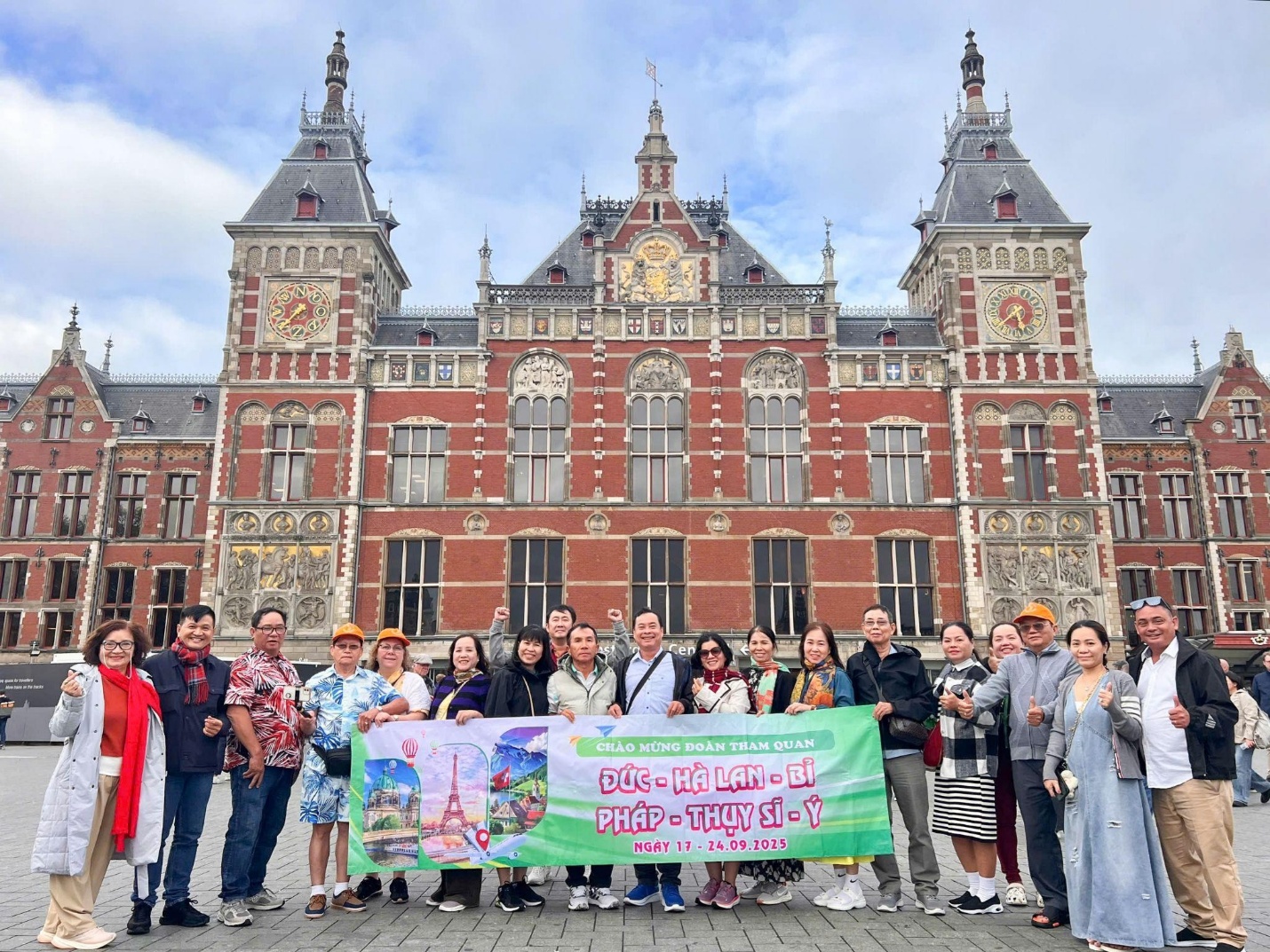 Mừng sinh nhật thứ 24 và nhận cú đúp giải thưởng - Đất Việt Tour mở đại tiệc tri ân- Ảnh 5.