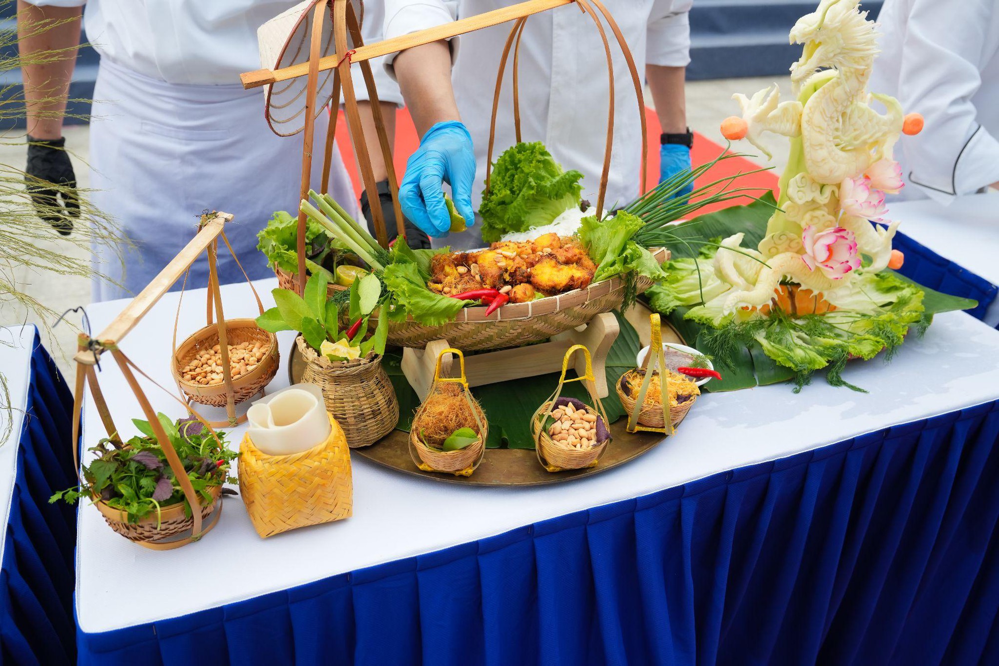 Ẩm thực Việt - Di sản sống trong bàn tay Nghệ nhân ẩm thực Lưu Hoàng Trung- Ảnh 4. Ẩm thực Việt - Di sản sống trong bàn tay Nghệ nhân ẩm thực Lưu Hoàng Trung- Ảnh 4.