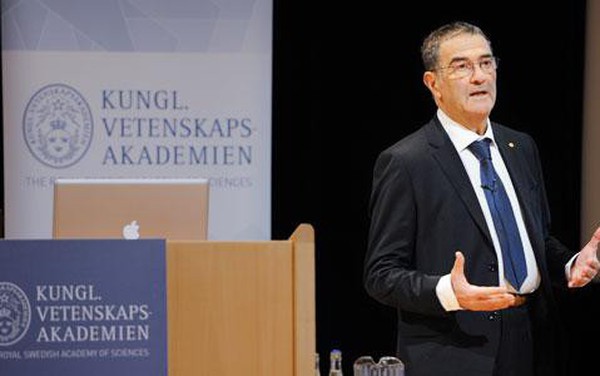 Giáo sư Nobel Serge Haroche chia sẻ công nghệ lượng tử tại VIIE 2025- Ảnh 1.