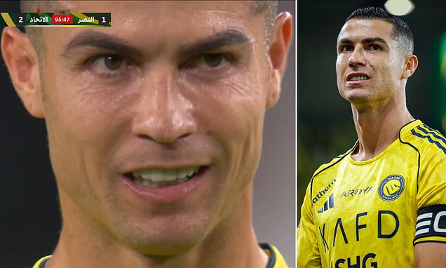 Khán giả nín thở với khoảnh khắc Ronaldo lẩm nhẩm trước cú phạt quan trọng - Ảnh 2. Khán giả nín thở với khoảnh khắc Ronaldo lẩm nhẩm trước cú phạt quan trọng - Ảnh 2.