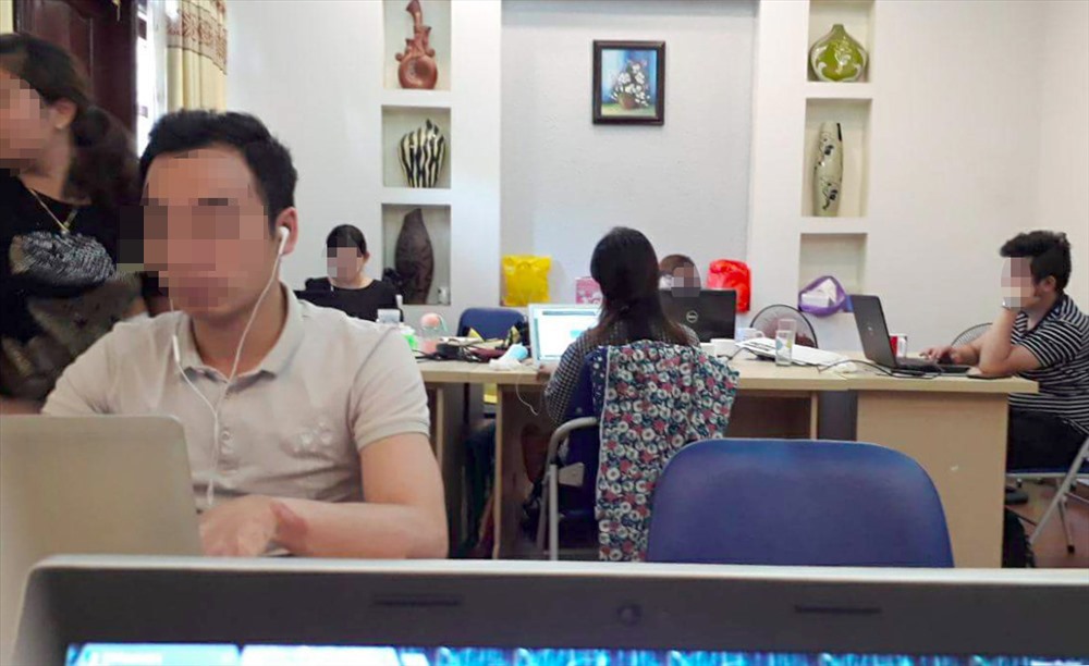 Chân dung "mắt xích" mới trong vụ Hoàng Hường: Từng điều hành “đế chế" bác sĩ giả mạo, tung ra hàng chục “thần dược”- Ảnh 4. Chân dung "mắt xích" mới trong vụ Hoàng Hường: Từng điều hành “đế chế" bác sĩ giả mạo, tung ra hàng chục “thần dược”- Ảnh 4.