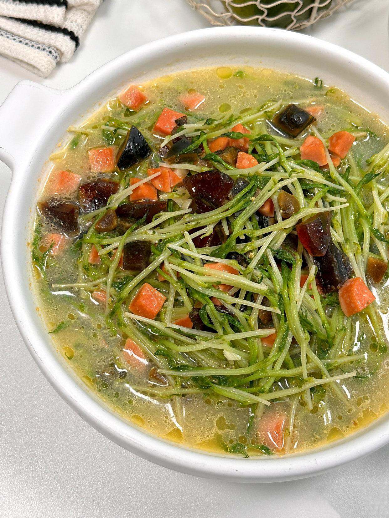 Đi chợ thấy loại rau này đừng bỏ qua: Chỉ vài nguyên liệu nấu bát canh ngon mà chồng con khen ngon tới tấp- Ảnh 8.