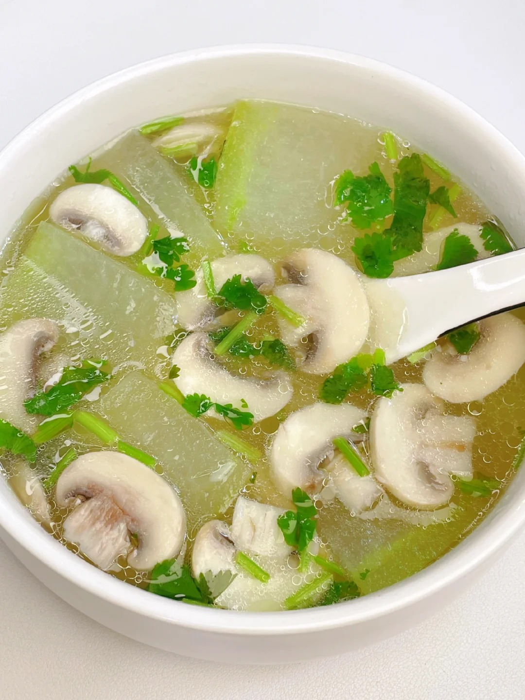 Mùa này bạn nên nấu canh bí đao nấm mỡ: Ít calo lại giàu dưỡng chất, ấm dạ dày, no lâu mà không sợ béo- Ảnh 1.