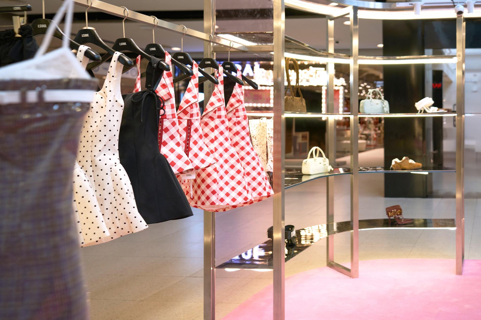 Livestream của LSOUL trên Shopee đưa thời trang Việt đến Singapore- Ảnh 1. Livestream của LSOUL trên Shopee đưa thời trang Việt đến Singapore- Ảnh 1.