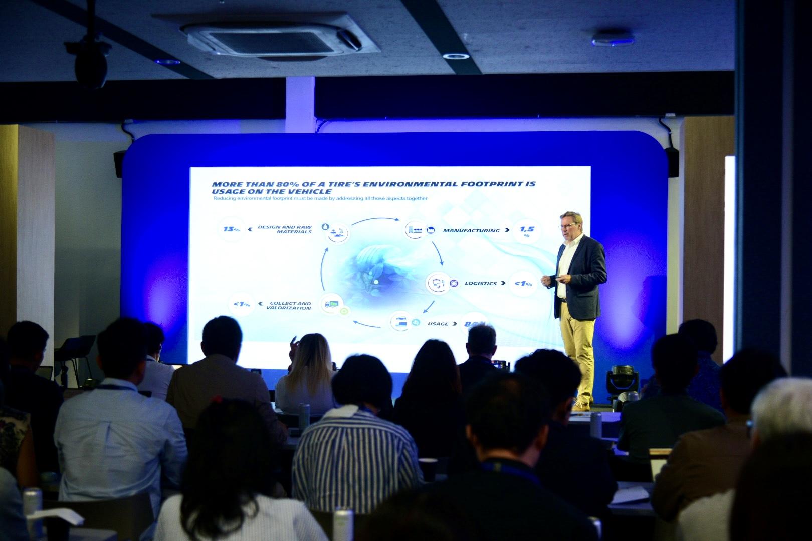 Michelin kiến tạo tương lai di chuyển qua đổi mới sáng tạo- Ảnh 2. Michelin kiến tạo tương lai di chuyển qua đổi mới sáng tạo- Ảnh 2.