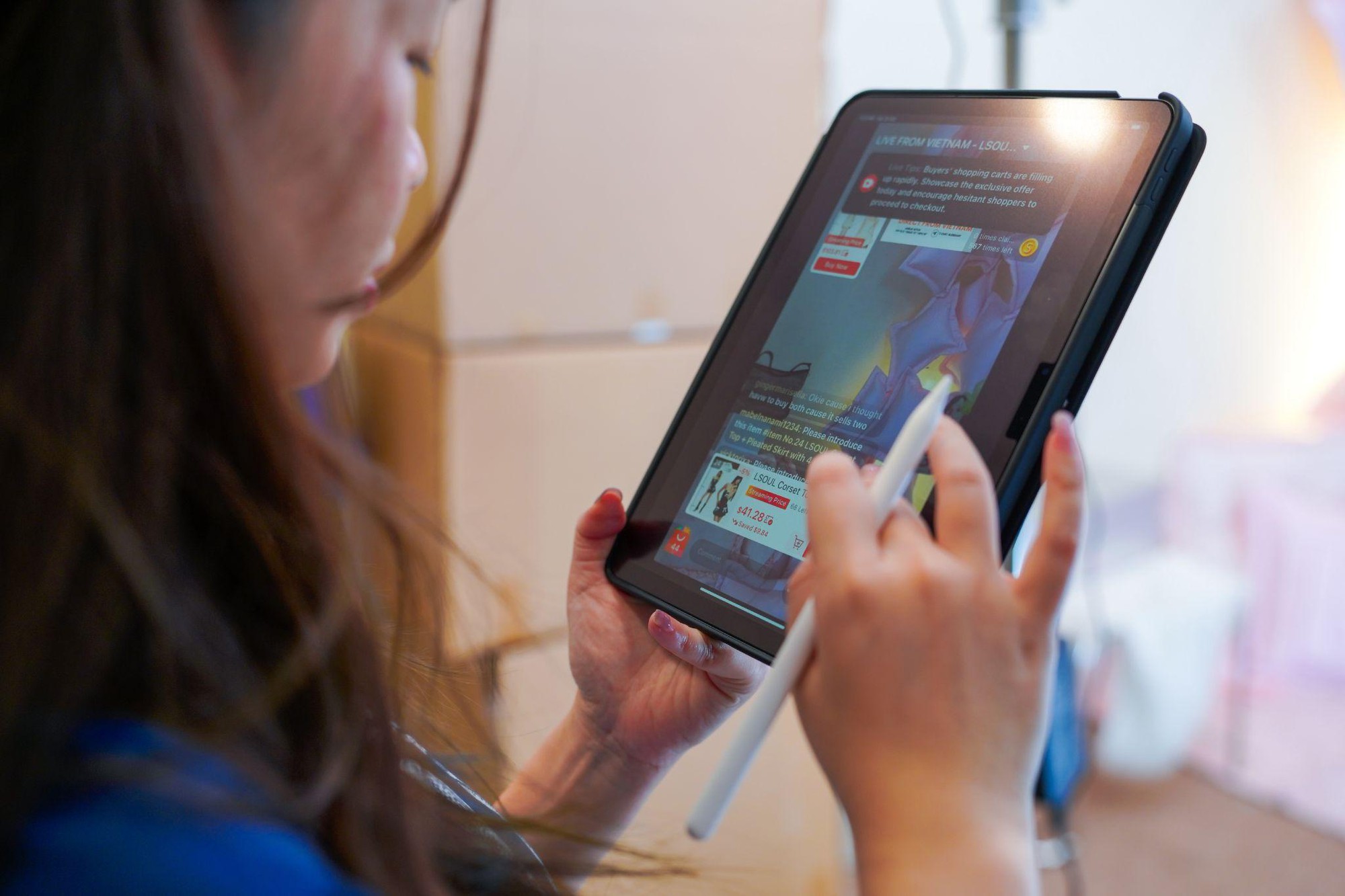 Livestream của LSOUL trên Shopee đưa thời trang Việt đến Singapore- Ảnh 5. Livestream của LSOUL trên Shopee đưa thời trang Việt đến Singapore- Ảnh 5.