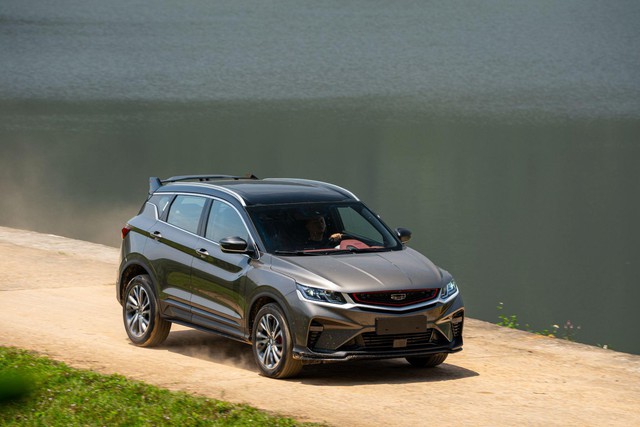 "Ông hoàng sửa xe Trung Quốc" 15 năm kinh nghiệm,  nói thẳng trải nghiệm lần đầu cầm lái Geely Coolray- Ảnh 5. "Ông hoàng sửa xe Trung Quốc" 15 năm kinh nghiệm,  nói thẳng trải nghiệm lần đầu cầm lái Geely Coolray- Ảnh 5.