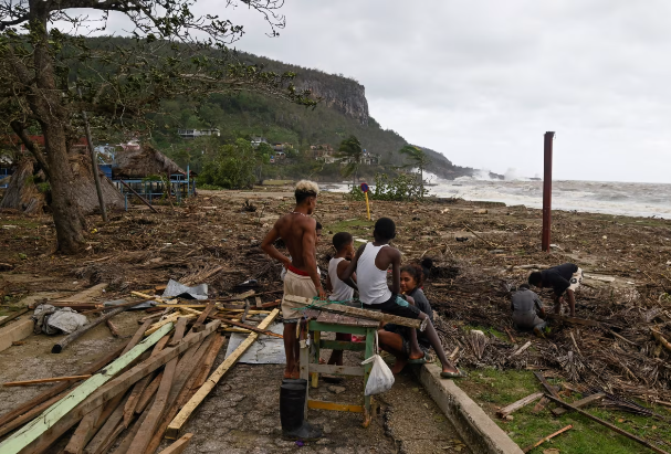 Ảnh vệ tinh trước - sau cho thấy siêu bão Melissa càn quét thế nào: "Đó là trải nghiệm kinh hoàng nhất trong đời tôi"- Ảnh 2. Ảnh vệ tinh trước - sau cho thấy siêu bão Melissa càn quét thế nào: "Đó là trải nghiệm kinh hoàng nhất trong đời tôi"- Ảnh 2.