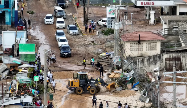Ảnh vệ tinh trước - sau cho thấy siêu bão Melissa càn quét thế nào: "Đó là trải nghiệm kinh hoàng nhất trong đời tôi"- Ảnh 1. Ảnh vệ tinh trước - sau cho thấy siêu bão Melissa càn quét thế nào: "Đó là trải nghiệm kinh hoàng nhất trong đời tôi"- Ảnh 1.