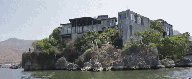 Nữ nghệ sĩ 30 năm không ăn cơm sở hữu biệt thự "cung trăng - mặt trời" đẹp nhất thế gian- Ảnh 2. Nữ nghệ sĩ 30 năm không ăn cơm sở hữu biệt thự "cung trăng - mặt trời" đẹp nhất thế gian- Ảnh 2.