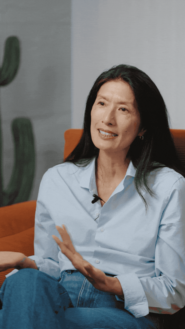 "Nàng dâu nhà Givenchy" phiên bản trung niên mới: 52 tuổi "khởi động" lại đời mình và bùng nổ thành siêu mẫu hạng A- Ảnh 5. "Nàng dâu nhà Givenchy" phiên bản trung niên mới: 52 tuổi "khởi động" lại đời mình và bùng nổ thành siêu mẫu hạng A- Ảnh 5.