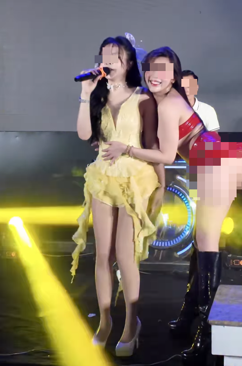 photo-1761898097320 photo-1761898097320